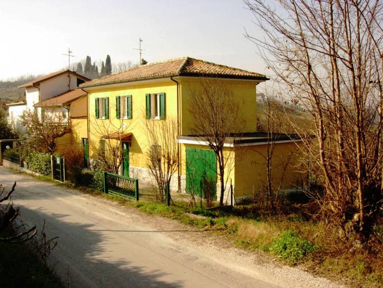 House - Flat in hamlet Fano 