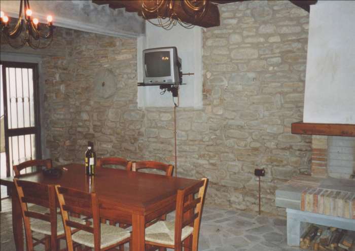 House - Flat in hamlet Cantiano 